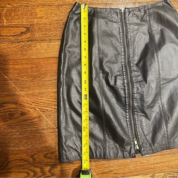 Black 100% Leather Skirt - Picture 7 of 7